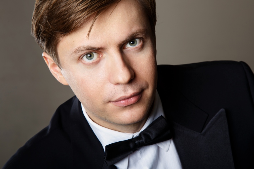 Sergei Saratovsky, piano